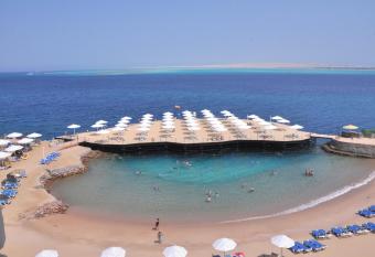 Sunrise Holidays Resort -Adults Only allows 18 year olds to book a room