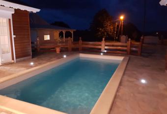 Villa piscine Ribourgeon has Balcony rooms