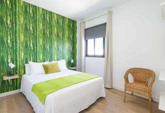 Mahostly Apartamento Comillas SE allows 18 year olds to book a room