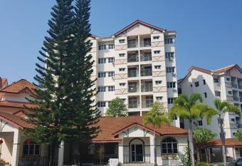 Twin Luck Home Stay has Balcony rooms
