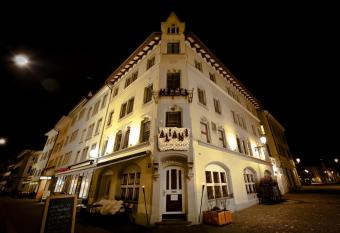 Hotel Albani allows 18 year olds to book a room