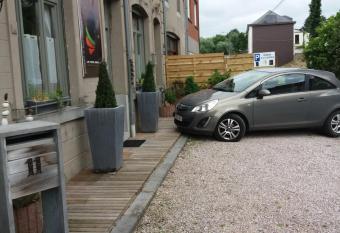 Maison d h  te Les Notes Endormie Suite Le Refuge allows 18 year olds to book a room