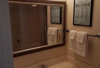 Edgewater Inn - Biloxi Beach has Smoking/Balcony rooms