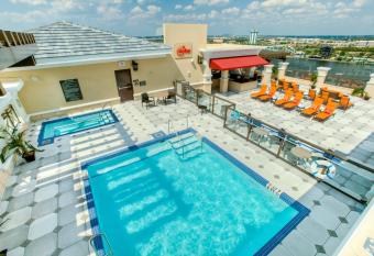 Plaza Suites On International Drive Near Universal Epic has rooms with a private hot tub