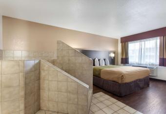 SureStay Hotel by Best Western Phoenix Airport has rooms with a private hot tub