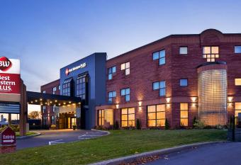 Best Western Plus Montreal East allows 18 year olds to book a room