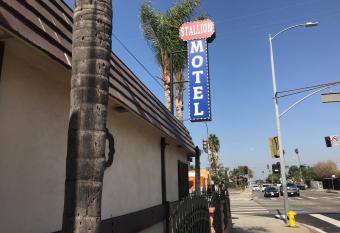 Stallion Motel has Smoking rooms
