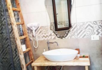 Tenuta Guarascio has Balcony rooms