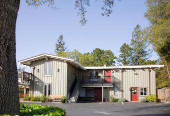 The Cottages Hotel has Balcony rooms