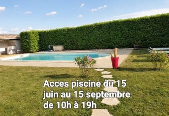 Au calme, confortable avec terrasse allows 18 year olds to book a room