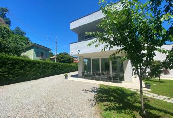 CRYSTAL b&b has Balcony rooms