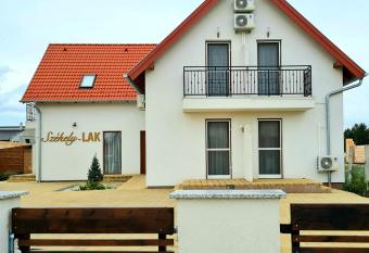 Sz  kely-Lak Apartman Hegyk   has Balcony rooms