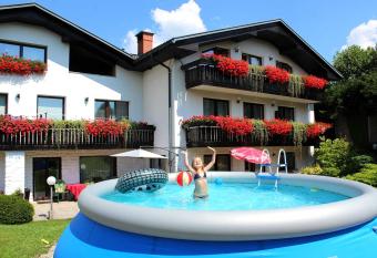 Garden Apartments Jan  a has Balcony rooms