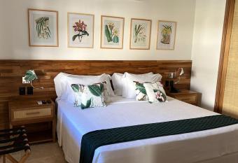 Sandi Hotel has rooms with a private hot tub