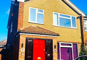 Heather s Lodge allows 18 year olds to book a room