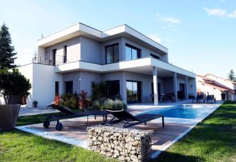 Maison Canop  e has Balcony rooms