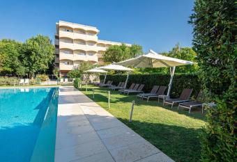 Hotel La Pergola Dependance has Balcony rooms