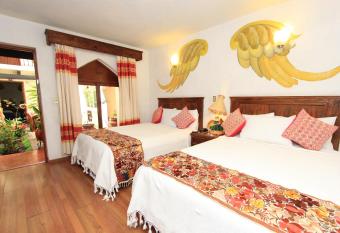 Mansion de los Angeles has Balcony rooms