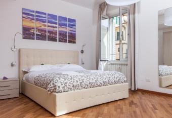 Le Tre Lune Suites has Balcony rooms