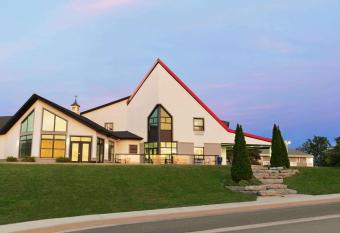 Days Inn by Wyndham Kingston allows 18 year olds to book a room