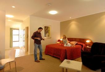 McLaren Vale Motel & Apartments allows 18 year olds to book a room