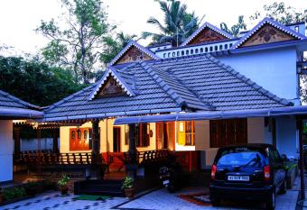 Mom&Pop Thyparambil Heritage has Balcony rooms