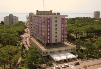 Hotel Regina has Balcony rooms