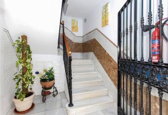 Pension Hidalgo 1 allows 18 year olds to book a room