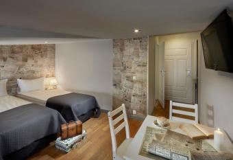 Loft Piotrkowska by Good Time allows 18 year olds to book a room