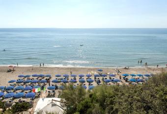 Hotel Villa Lo Scoglietto has Balcony rooms
