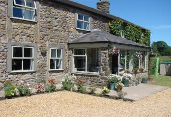 Chapel Cottage Clitheroe Road allows 18 year olds to book a room
