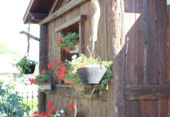 La maison de vali has Balcony rooms