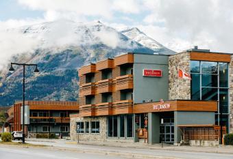 The Crimson Jasper allows 18 year olds to book a room