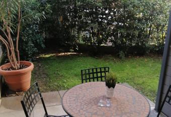 C.A.V. B&B Curiel20 has Balcony rooms