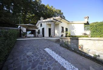 Villa Manziana has Balcony rooms