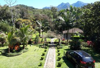 Recanto das Sa  ras allows 18 year olds to book a room