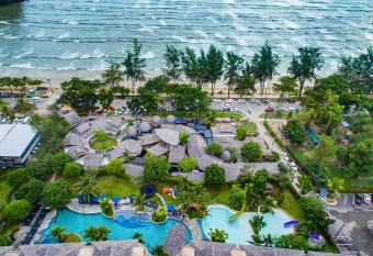 Holiday Ao Nang Beach Resort, Krabi - SHA Extra Plus allows 18 year olds to book a room
