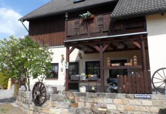 Ferienwohnung am Schloss Lauenstein im Erzgebirge has Balcony rooms