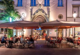 Hotel Loge allows 18 year olds to book a room