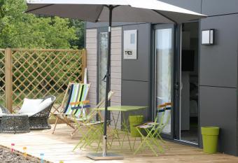 Chalet De La Laigne allows 18 year olds to book a room