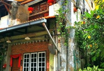 LEJU 21        Explore Malacca from a riverside house has Balcony rooms