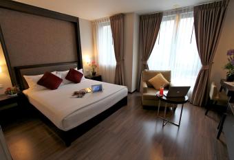 The Dawin Hotel has rooms with a private hot tub