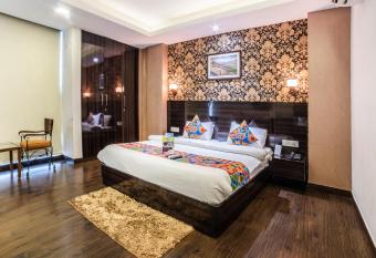 FabHotel Galaxy Patel Nagar allows 18 year olds to book a room
