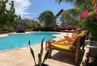 Breeze Residence Apartments has Balcony rooms