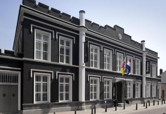 Het Arresthuis allows 18 year olds to book a room