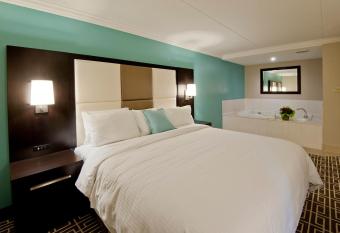 Visitor's Inn allows 18 year olds to book a room