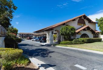 Cozy Inn allows 18 year olds to book a room