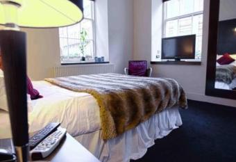 Rab Ha s allows 18 year olds to book a room