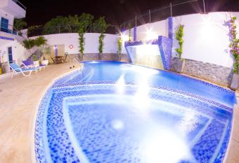 Hotel Altamar Cartagena has rooms with a private hot tub