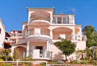 Veronika apartments has Balcony rooms